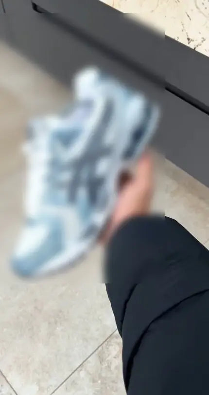 Sports shoes